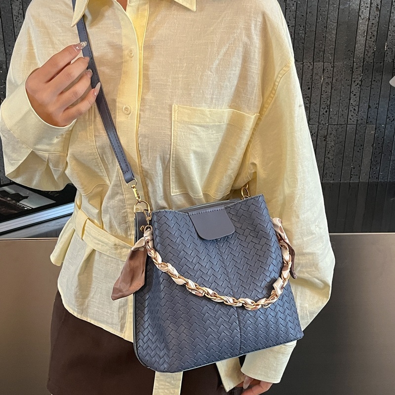 Ženska pletena bucket torba, proljeće 2026, novi model, torba za rame i crossbody, nišni dizajn