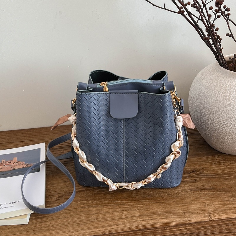 Ženska pletena bucket torba, proljeće 2026, novi model, torba za rame i crossbody, nišni dizajn