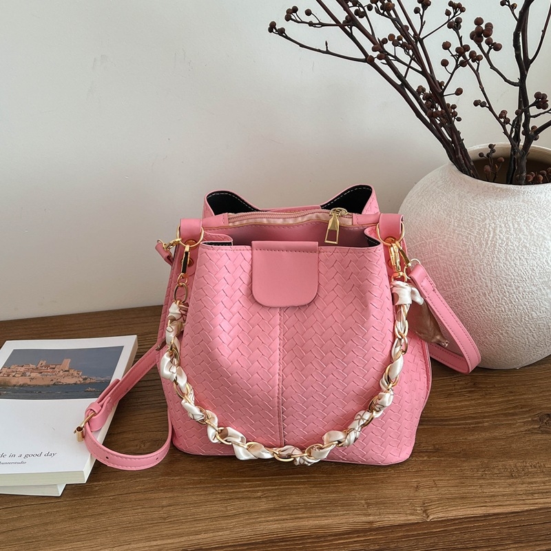 Ženska pletena bucket torba, proljeće 2026, novi model, torba za rame i crossbody, nišni dizajn