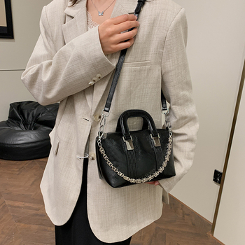 Ženska crossbody torba s dizajnom krila, 2026. trend, korejskog stila, svestrana za posao i svakodnevnu upotrebu