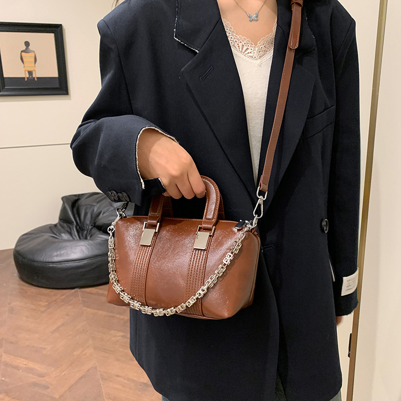 Ženska crossbody torba s dizajnom krila, 2026. trend, korejskog stila, svestrana za posao i svakodnevnu upotrebu