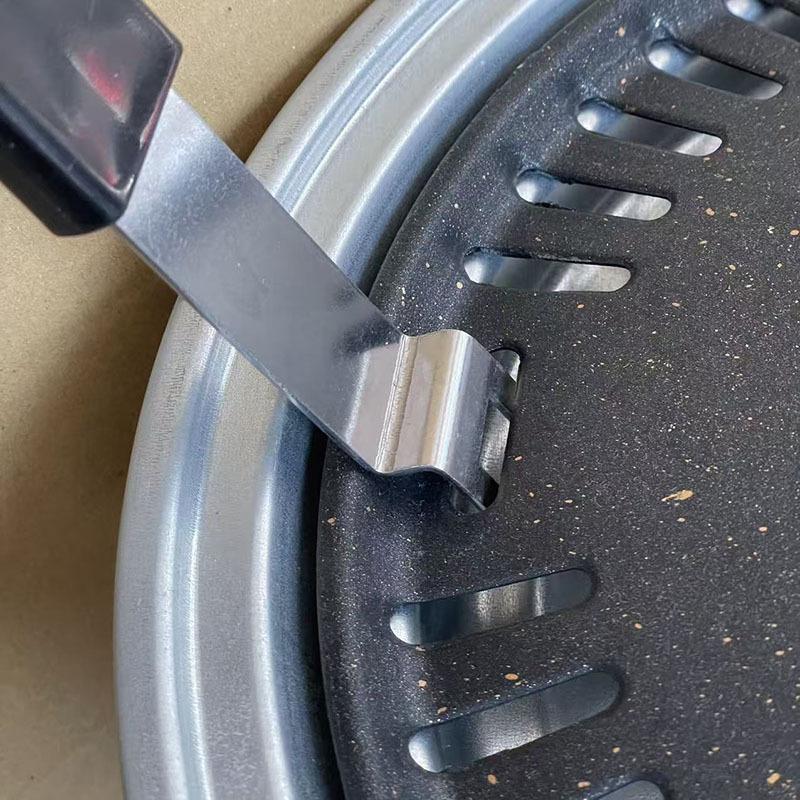 Unealtă din oțel inoxidabil pentru grătar: ridicător de farfurii, deschizător de sticle, furculiță pentru grătar și unealtă de desfăcare pentru grătare cu cărbune în aer liber