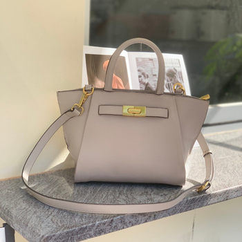 Ženska torbica s krilnim dizajnom od prave kože, mekana koža, crossbody, srednje veličine, zatvarač