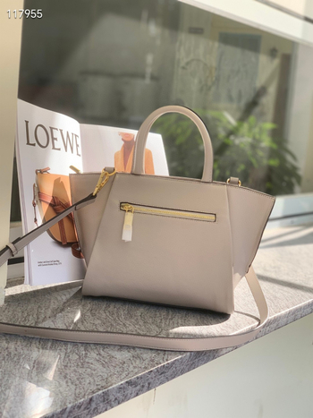 Ženska torbica s krilnim dizajnom od prave kože, mekana koža, crossbody, srednje veličine, zatvarač