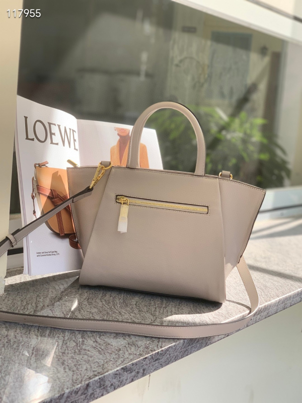 Ženska torbica s krilnim dizajnom od prave kože, mekana koža, crossbody, srednje veličine, zatvarač