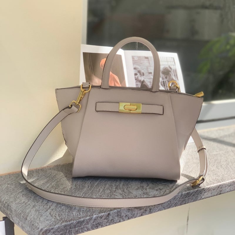 Ženska torbica s krilnim dizajnom od prave kože, mekana koža, crossbody, srednje veličine, zatvarač