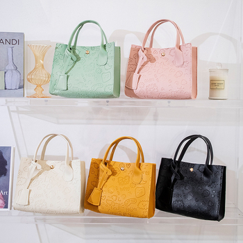 Ženska torbica preko ramena s reljefnim dizajnom, PU koža, korejskog stila, svježa i slatka, mala veličina, crossbody torba, za svakodnevnu upotrebu