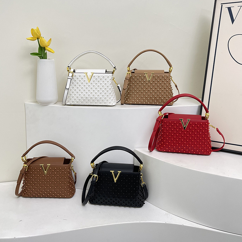Ženska torbica s perlama, gradski minimalistički stil 2025, mala PU crossbody torbica s unutarnjim džepovima za telefon i ID.