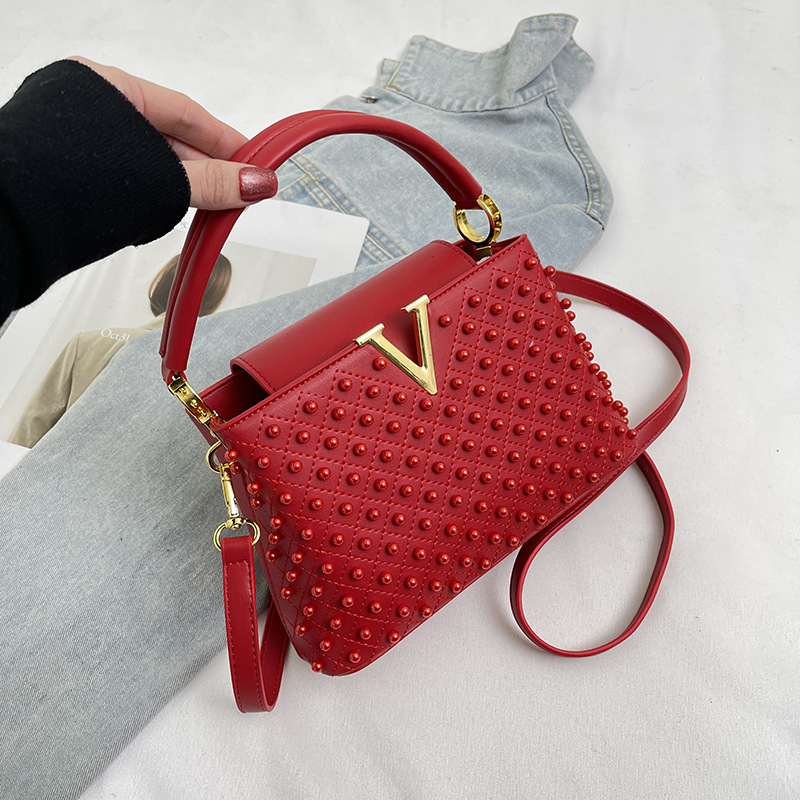 Ženska torbica s perlama, gradski minimalistički stil 2025, mala PU crossbody torbica s unutarnjim džepovima za telefon i ID.