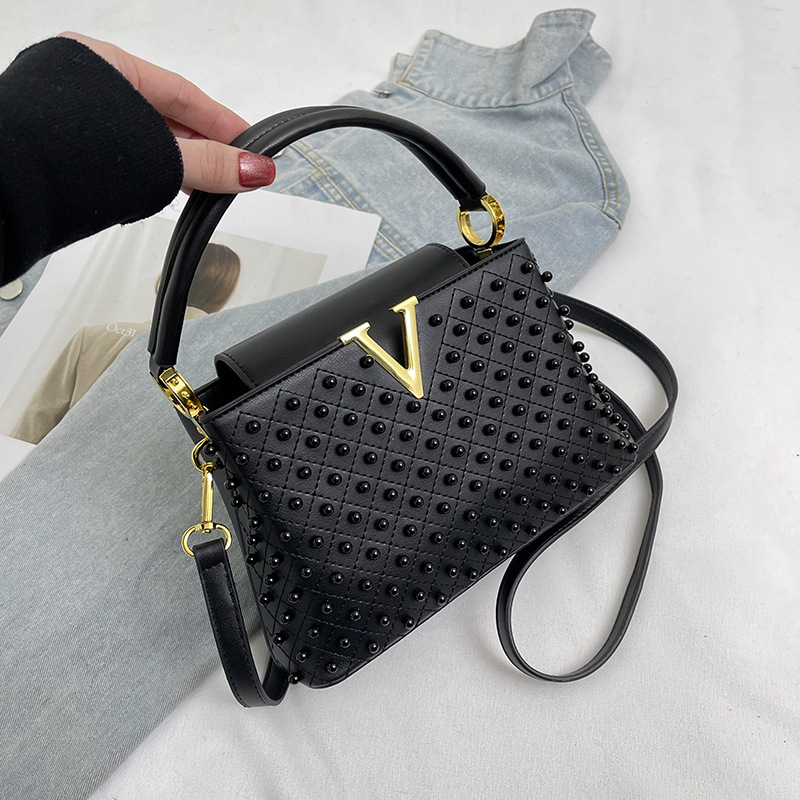 Ženska torbica s perlama, gradski minimalistički stil 2025, mala PU crossbody torbica s unutarnjim džepovima za telefon i ID.