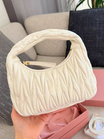 Plisirana kožna torbica za crossbody, oblik polumjeseca, 2026 novi model, svestrana lagana luksuzna ženska torba
