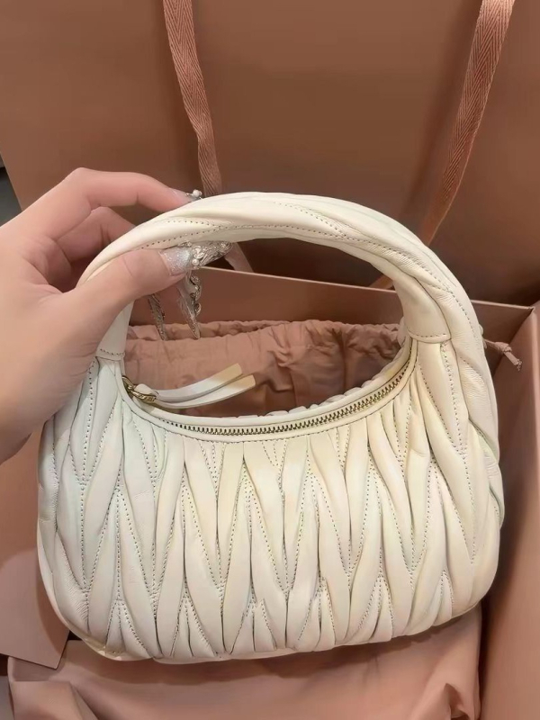 Plisirana kožna torbica za crossbody, oblik polumjeseca, 2026 novi model, svestrana lagana luksuzna ženska torba