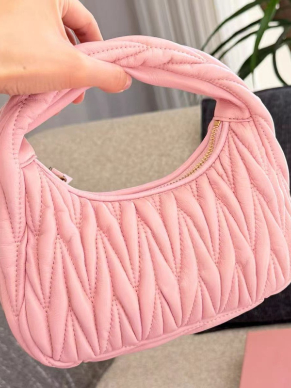 Plisirana kožna torbica za crossbody, oblik polumjeseca, 2026 novi model, svestrana lagana luksuzna ženska torba