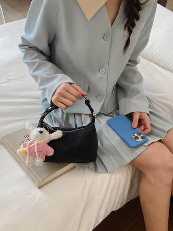Svježa i jedinstvena ženska crossbody torba, stilsku i visokokvalitetnu torbu preko ramena, novi model 2026., oblako‑minimalistička svakodnevna torba