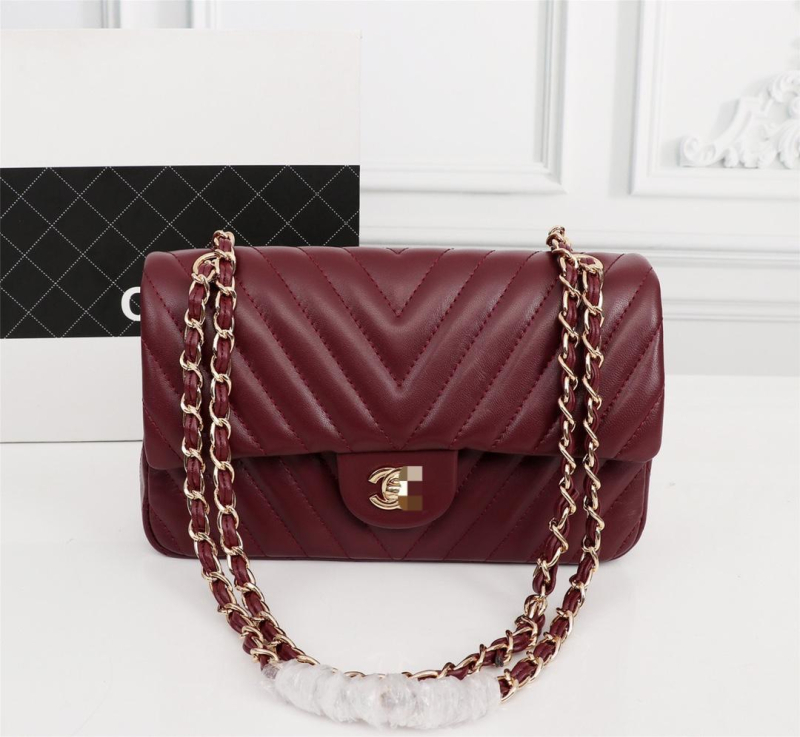 Ženska crossbody torba od ovčje kože s dijamantnim prešivanjem i lancem – moderni i svestrani dizajn