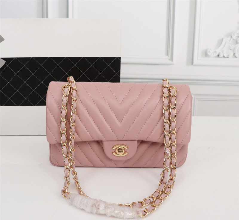 Ženska crossbody torba od ovčje kože s dijamantnim prešivanjem i lancem – moderni i svestrani dizajn