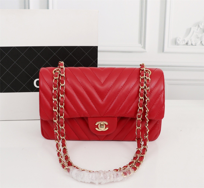 Ženska crossbody torba od ovčje kože s dijamantnim prešivanjem i lancem – moderni i svestrani dizajn