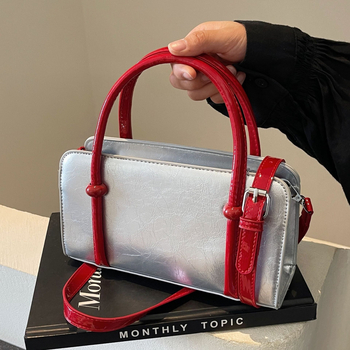 Boston torba s color-block detaljem, PU materijal, oblik jastuka, za rame ili crossbody, mala kvadratna torba