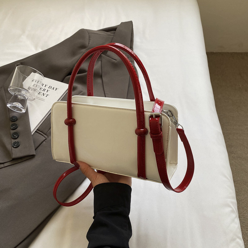 Boston torba s color-block detaljem, PU materijal, oblik jastuka, za rame ili crossbody, mala kvadratna torba