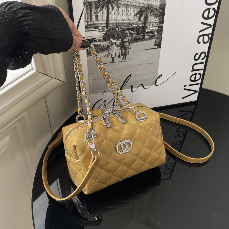 Ženska torbica s dijamantnim uzorkom i lancem, ramenska ili crossbody torba, proljeće 2026, nišni dizajn, torba u obliku jastuka, korejski stil