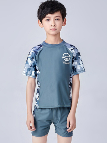 Brzi dvodijelni kupaći kostim s kamuflažom za dječake 6–14 godina, pogodan za srednjoškolce