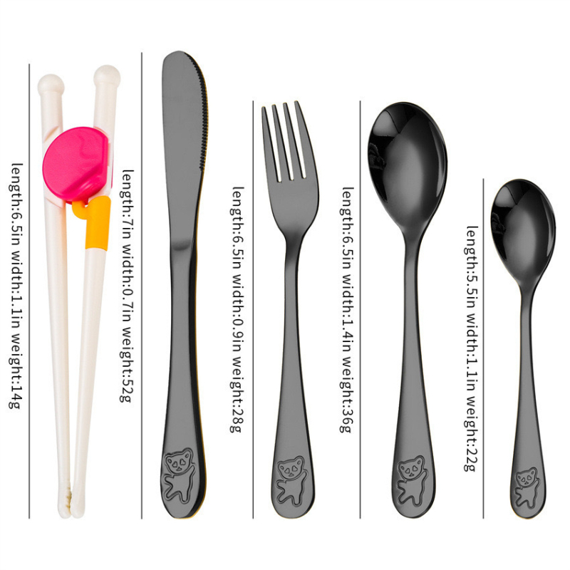 Set de tacâmuri pentru copii din oțel inoxidabil 304, cu design urs de desene animate — cuțit, furculiță, lingură și bețișoare pentru învățare