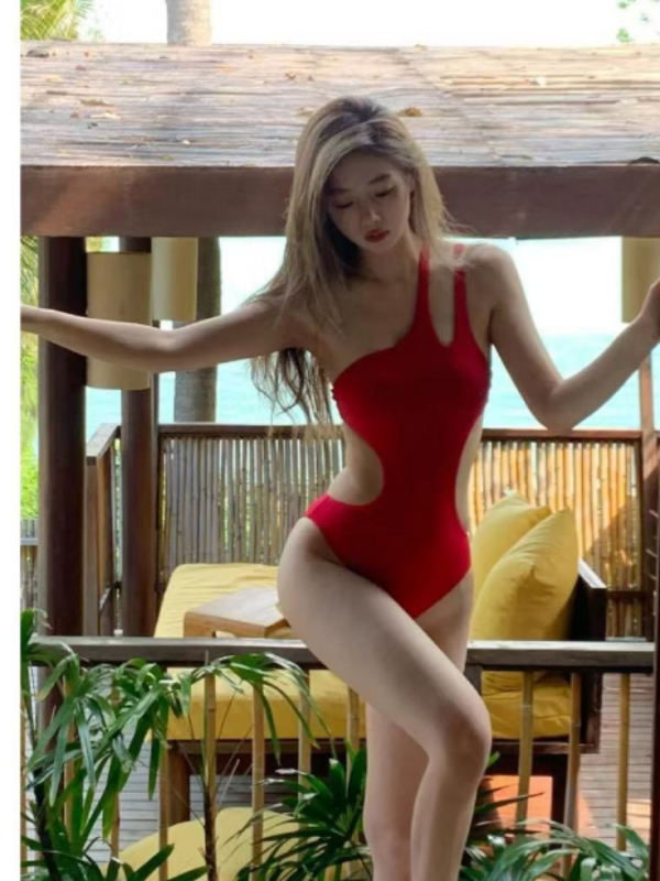 Korejski inspirirani minimalistički jednodijelni kupaći kostim, trokutasti gornji dio, jednobojni, otvorena leđa, bez rukava, za plažu i odmor