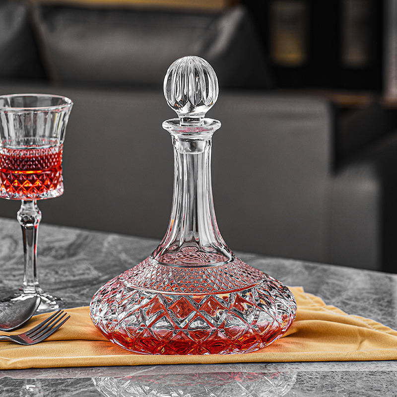 Decantor de vin din cristal, cu capac, stil diamant, capacitate 1000 ml