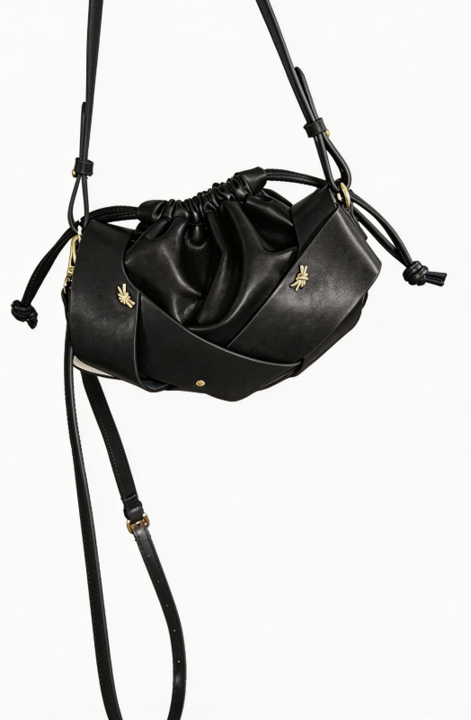 Ženska torba inspirirana oblacima, minimalistički i diskretan luksuz, crossbody torba sa šnuricama, PU koža, ovalni oblik, srednja veličina, za svakodnevnu upotrebu.
