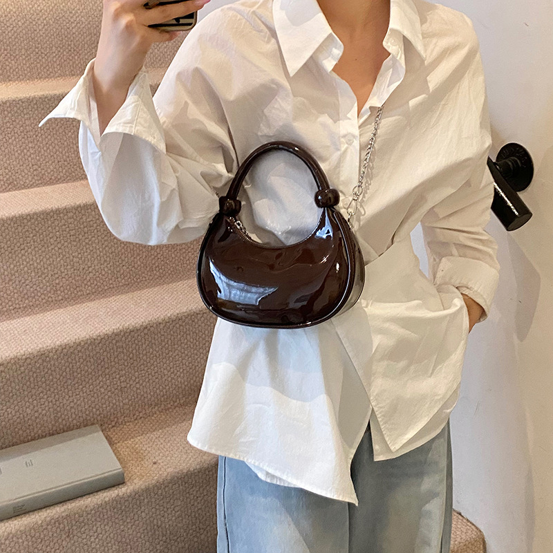 Ženska minimalistička torba u obliku polumjeseca, PU koža, lančani kaiš, svakodnevna torba preko ramena ili crossbody.