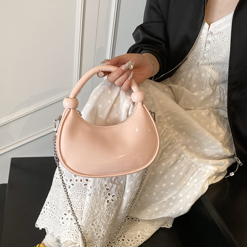 Ženska minimalistička torba u obliku polumjeseca, PU koža, lančani kaiš, svakodnevna torba preko ramena ili crossbody.