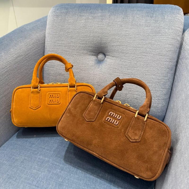 Miu nova ženska torbica: mala kvadratna torbica od velura, za rame, ruku i crossbody