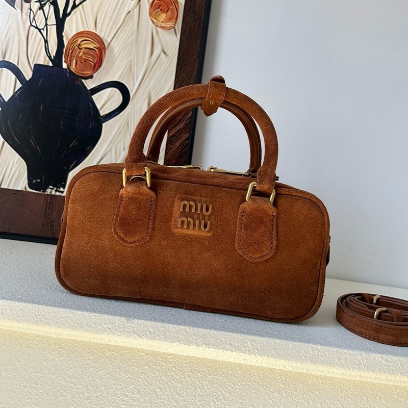 Miu nova ženska torbica: mala kvadratna torbica od velura, za rame, ruku i crossbody