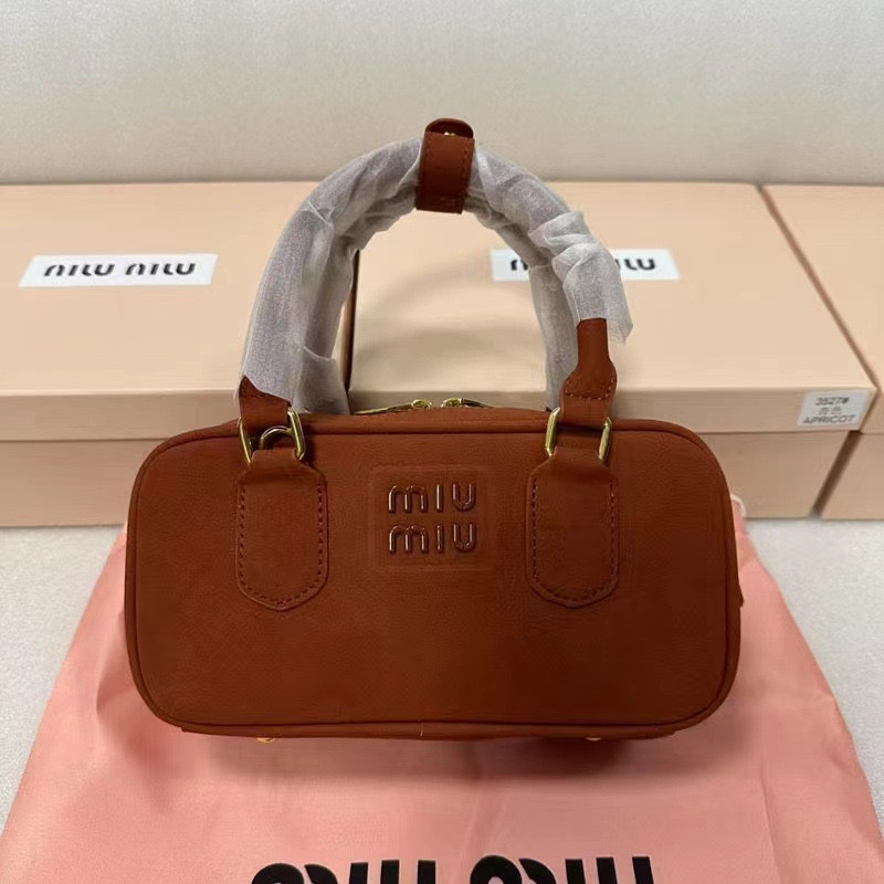 Miu nova ženska torbica: mala kvadratna torbica od velura, za rame, ruku i crossbody