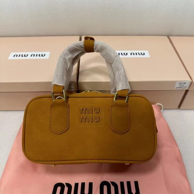 Miu nova ženska torbica: mala kvadratna torbica od velura, za rame, ruku i crossbody