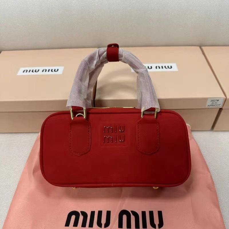 Miu nova ženska torbica: mala kvadratna torbica od velura, za rame, ruku i crossbody