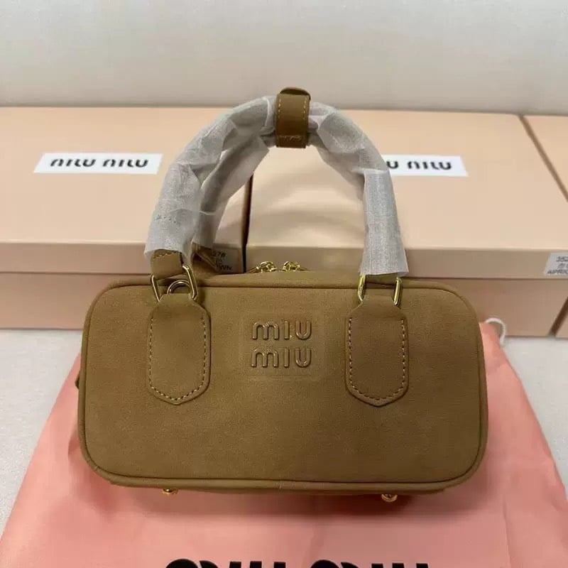 Miu nova ženska torbica: mala kvadratna torbica od velura, za rame, ruku i crossbody