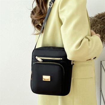 Ženska crossbody torba u gradsko minimalističkom stilu, mala kvadratna torba od Oxford platna sa zatvaračem, unutarnja džep, poliester podstava, Proljeće 2026