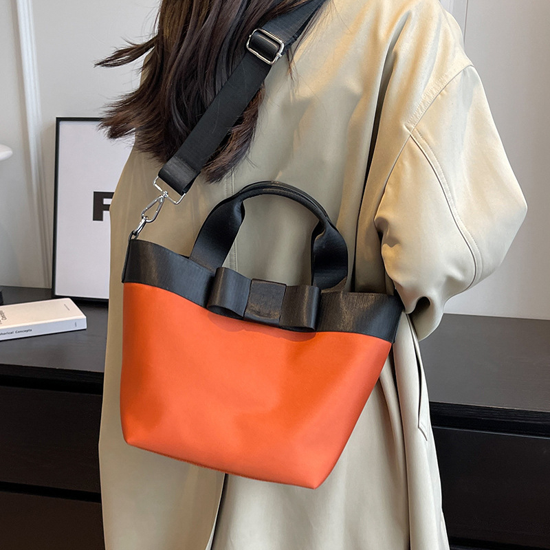 Ženska nylon torba tipa kanta, crossbody, velik kapacitet, proljeće-ljeto 2024