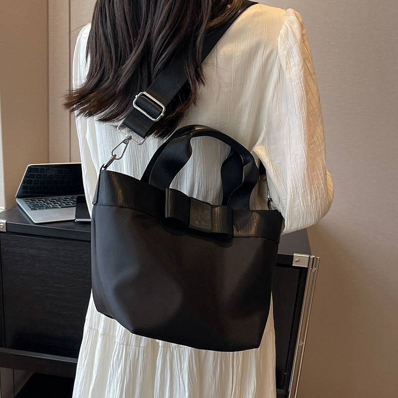 Ženska nylon torba tipa kanta, crossbody, velik kapacitet, proljeće-ljeto 2024