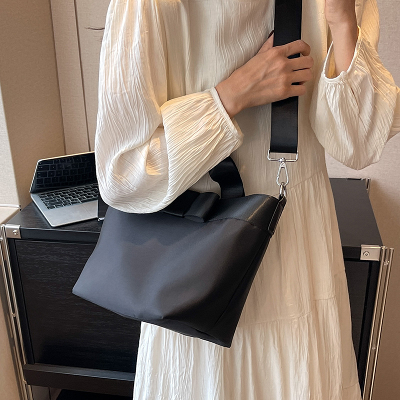 Ženska nylon torba tipa kanta, crossbody, velik kapacitet, proljeće-ljeto 2024