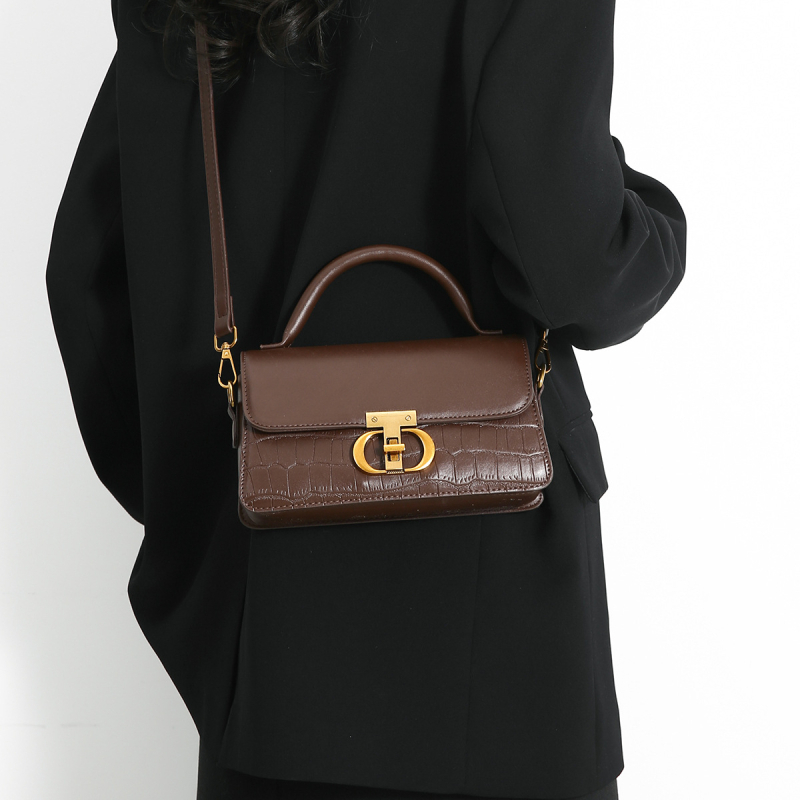 Ženska crossbody torba, mala kvadratna silueta, elegantan dojam, svestran za svakodnevnu upotrebu
