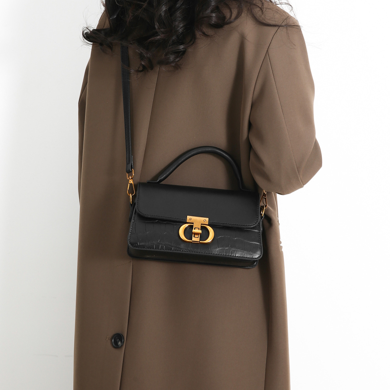 Ženska crossbody torba, mala kvadratna silueta, elegantan dojam, svestran za svakodnevnu upotrebu
