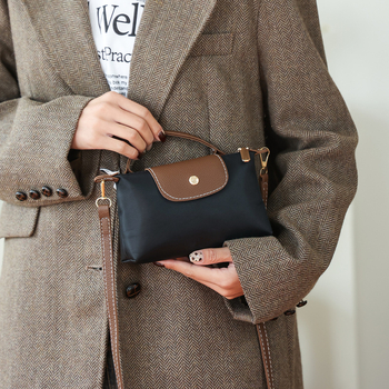 Najlon mini kvadratna crossbody torba za žene — lagana, elegantna i visoke kvalitete za svakodnevnu upotrebu