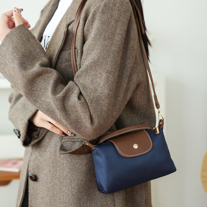 Najlon mini kvadratna crossbody torba za žene — lagana, elegantna i visoke kvalitete za svakodnevnu upotrebu