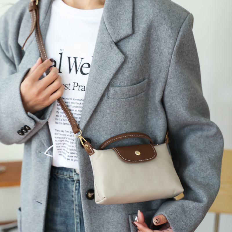 Najlon mini kvadratna crossbody torba za žene — lagana, elegantna i visoke kvalitete za svakodnevnu upotrebu