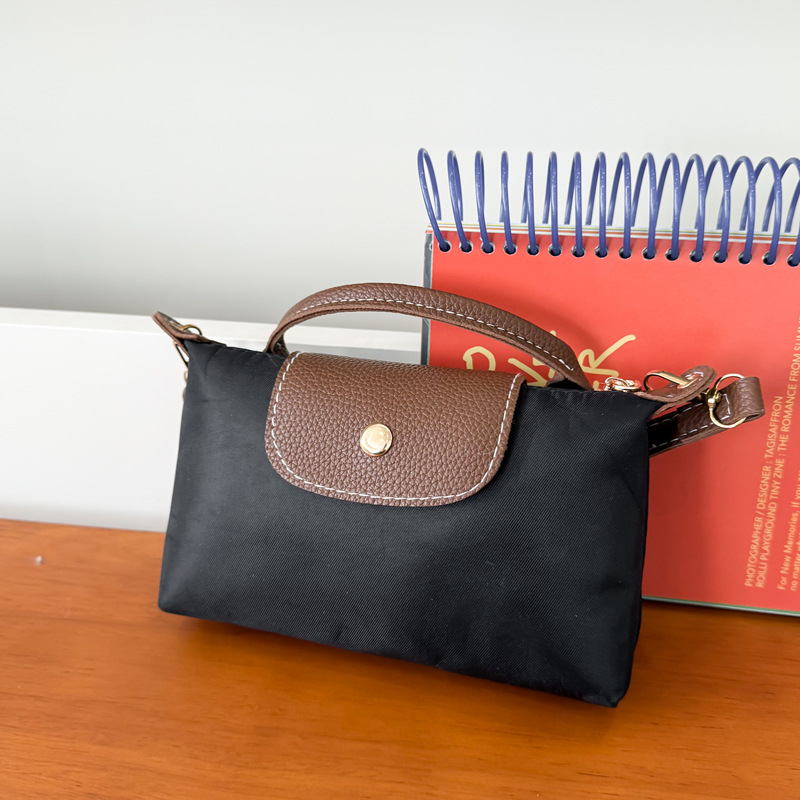 Najlon mini kvadratna crossbody torba za žene — lagana, elegantna i visoke kvalitete za svakodnevnu upotrebu