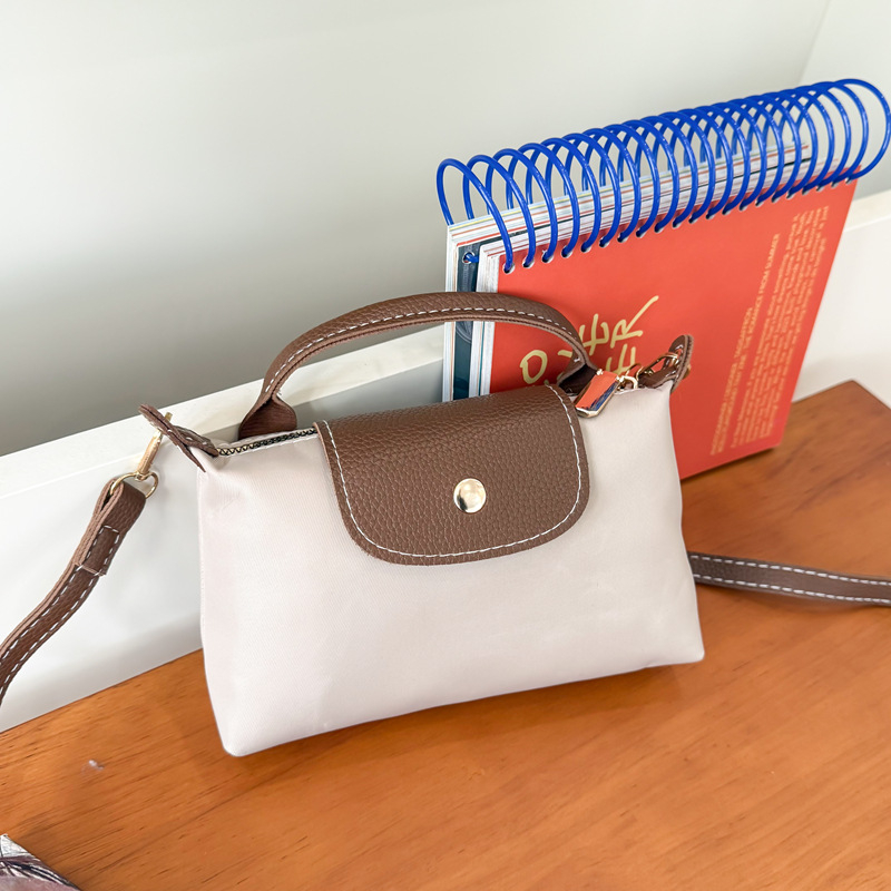 Najlon mini kvadratna crossbody torba za žene — lagana, elegantna i visoke kvalitete za svakodnevnu upotrebu