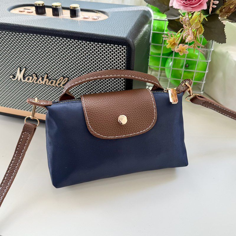 Najlon mini kvadratna crossbody torba za žene — lagana, elegantna i visoke kvalitete za svakodnevnu upotrebu
