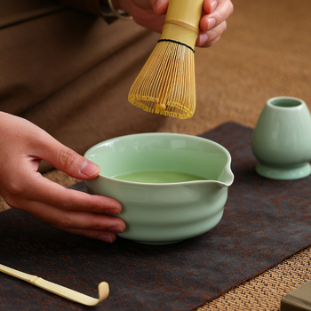 Set japonez din ceramică pentru matcha, cu tel de bambus, perie pentru matcha și linguriță pentru ceai